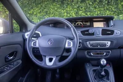 Vendo Renault Scénic 2012 - 8900 EUR, 254000 km - AUTO.MOTO.pt
