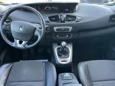 Sell Renault Grand Scénic 2015 - 9900 EUR, 291000 km - AUTO.MOTO.pt
