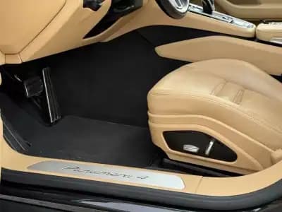 Sell Porsche Panamera Sport Turismo 2018 - 64999 EUR, 128000 km - AUTO.MOTO.pt