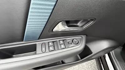 Sell Citroën e-C4 2022 - 19990 EUR, 20800 km - AUTO.MOTO.pt