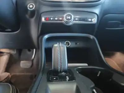 Vendo Volvo XC 40 2019 - 23850 EUR, 132000 km - AUTO.MOTO.pt