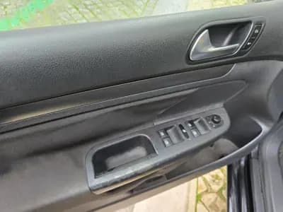 Sell Volkswagen Golf 2006 - 4999 EUR, 168497 km - AUTO.MOTO.pt