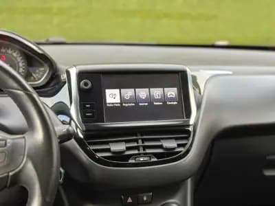 Vendo Peugeot 208 2016 - 8900 EUR, 178000 km - AUTO.MOTO.pt