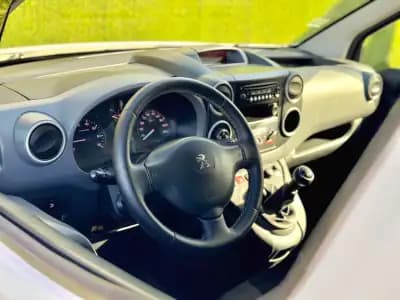 Sell Peugeot Partner 2014 - 9250 EUR, 190000 km - AUTO.MOTO.pt