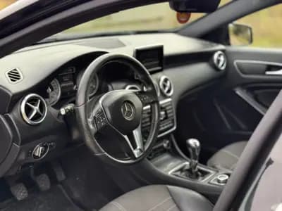 Vendo Mercedes-Benz A 180 2015 - 14950 EUR, 180700 km - AUTO.MOTO.pt
