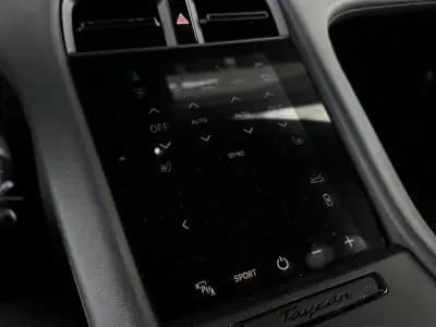 Vendo Porsche Taycan 2023 - 74990 EUR, 35900 km - AUTO.MOTO.pt