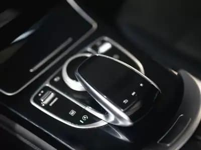 Sell Mercedes-Benz GLC 250 2017 - 34990 EUR, 200000 km - AUTO.MOTO.pt