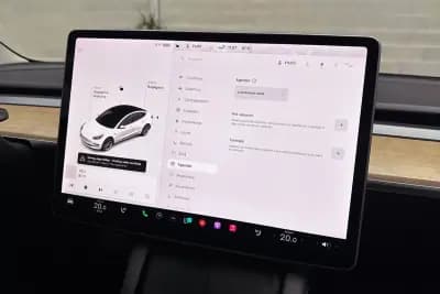 Vendo Tesla Model 3 2021 - 25450 EUR, 58710 km - AUTO.MOTO.pt