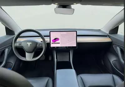 Vendo Tesla Model 3 2020 - 24990 EUR, 52675 km - AUTO.MOTO.pt