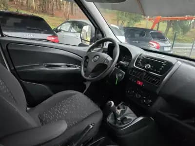 Vendo Opel Combo 2017 - 8900 EUR, 200000 km - AUTO.MOTO.pt
