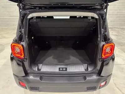 Vendo Jeep Renegade 2022 - 23950 EUR, 10796 km - AUTO.MOTO.pt