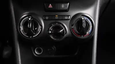 Vendo Peugeot 208 2015 - 9500 EUR, 210000 km - AUTO.MOTO.pt