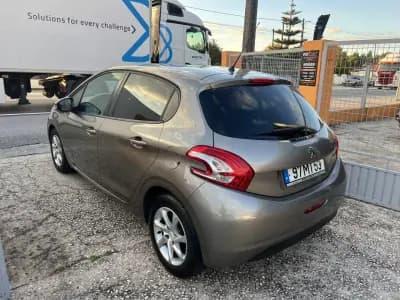 Sell Peugeot 208 2012 - 6950 EUR, 140981 km - AUTO.MOTO.pt