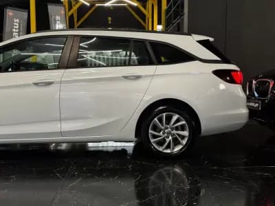 Sell Opel Astra Sports Tourer 2021 - 13990 EUR, 135500 km - AUTO.MOTO.pt