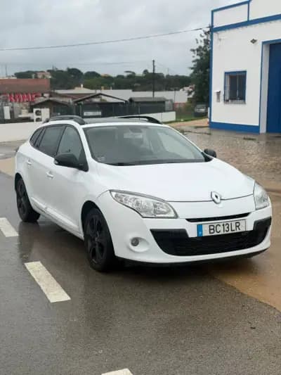 Vendo Renault Mégane 2019 - 9900 EUR, 175127 km - AUTO.MOTO.pt