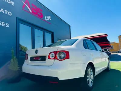 Vendo Volkswagen Jetta 2010 - 8000 EUR, 170000 km - AUTO.MOTO.pt