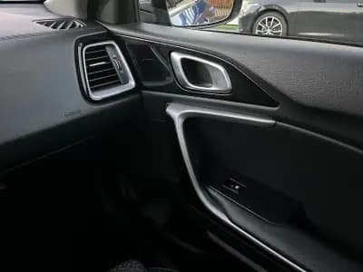 Vendo Kia XCeed 2021 - 17950 EUR, 118000 km - AUTO.MOTO.pt