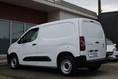 Vendo Peugeot Partner 2021 - 11990 EUR, 178000 km - AUTO.MOTO.pt