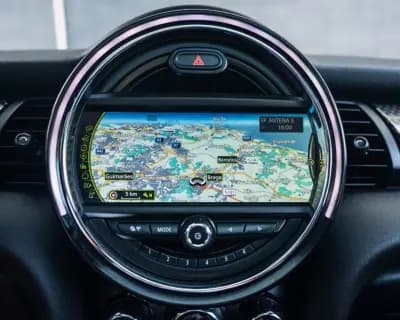 Vendo MINI Cooper 2015 - 19990 EUR, 135300 km - AUTO.MOTO.pt