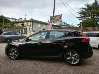 Sell Volvo V40 Cross Country 2017 - 18500 EUR, 100000 km - AUTO.MOTO.pt