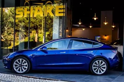 Vendo Tesla Model 3 2020 - 29750 EUR, 73831 km - AUTO.MOTO.pt