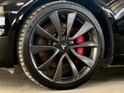 Vendo Tesla Model 3 2019 - 29900 EUR, 132895 km - AUTO.MOTO.pt