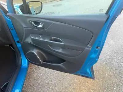 Vendo Renault Captur 2014 - 8990 EUR, 178000 km - AUTO.MOTO.pt