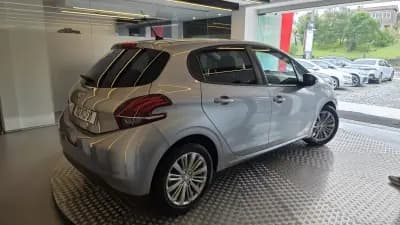 Sell Peugeot 208 2019 - 9900 EUR, 179951 km - AUTO.MOTO.pt