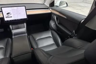 Vendo Tesla Model 3 2021 - 25450 EUR, 58710 km - AUTO.MOTO.pt