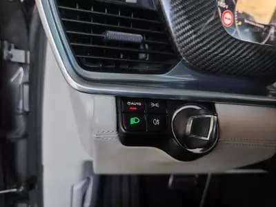 Sell Porsche Panamera 2017 - 67750 EUR, 99900 km - AUTO.MOTO.pt