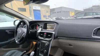 Sell Volvo V40 2013 - 11400 EUR, 182000 km - AUTO.MOTO.pt