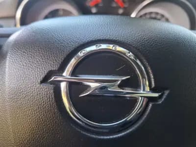 Sell Opel Astra Sports Tourer 2017 - 8900 EUR, 231400 km - AUTO.MOTO.pt