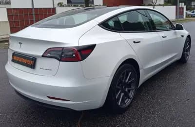 Vendo Tesla Model 3 2021 - 26490 EUR, 93800 km - AUTO.MOTO.pt