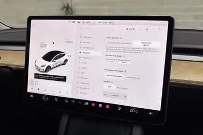 Vendo Tesla Model 3 2021 - 25450 EUR, 58710 km - AUTO.MOTO.pt