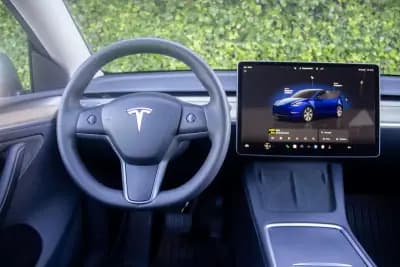 Sell Tesla Model Y 2024 - 39500 EUR, 22300 km - AUTO.MOTO.pt