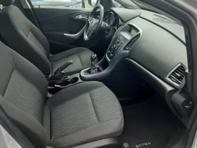 Vendo Opel Astra 2013 - 9900 EUR, 179980 km - AUTO.MOTO.pt