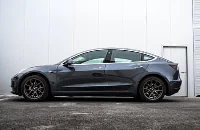 Vendo Tesla Model 3 2020 - 21990 EUR, 124208 km - AUTO.MOTO.pt