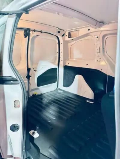 Sell Peugeot e-Partner 2017 - 10990 EUR, 23174 km - AUTO.MOTO.pt