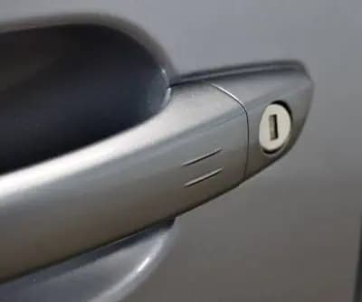 Vendo Peugeot 2008 2021 - 23900 EUR, 30000 km - AUTO.MOTO.pt