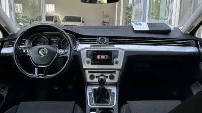 Vendo Volkswagen Passat 2018 - 16499 EUR, 183121 km - AUTO.MOTO.pt