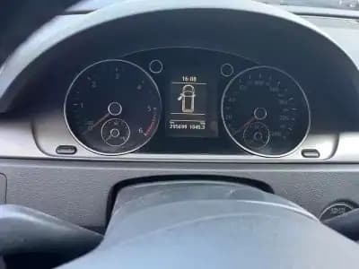 Vendo Volkswagen Passat 2009 - 8900 EUR, 300000 km - AUTO.MOTO.pt