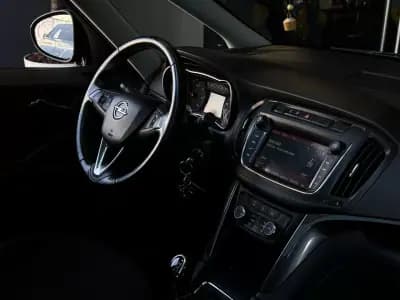 Vendo Opel Zafira 2017 - 14990 EUR, 131900 km - AUTO.MOTO.pt
