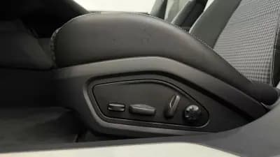 Vendo Porsche Taycan 2024 - 82000 EUR, 38405 km - AUTO.MOTO.pt