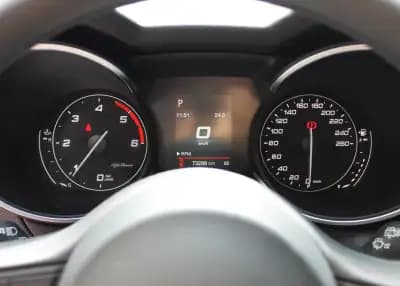 Vendo Alfa Romeo Stelvio 2018 - 28900 EUR, 73000 km - AUTO.MOTO.pt