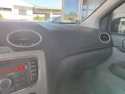 Vendo Ford Focus 2011 - 6750 EUR, 180000 km - AUTO.MOTO.pt