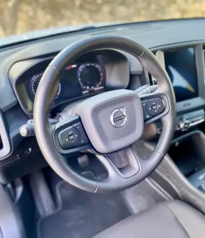 Sell Volvo XC 40 2021 - 23500 EUR, 152242 km - AUTO.MOTO.pt