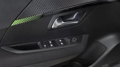 Vendo Peugeot 208 2024 - 16450 EUR, 29000 km - AUTO.MOTO.pt