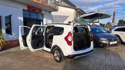 Vendo Dacia Lodgy 2021 - 15900 EUR, 130712 km - AUTO.MOTO.pt