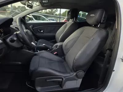 Vendo Renault Mégane Coupe 2011 - 8990 EUR, 234000 km - AUTO.MOTO.pt