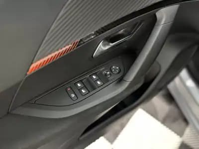 Vendo Peugeot e-2008 2023 - 22500 EUR, 46500 km - AUTO.MOTO.pt